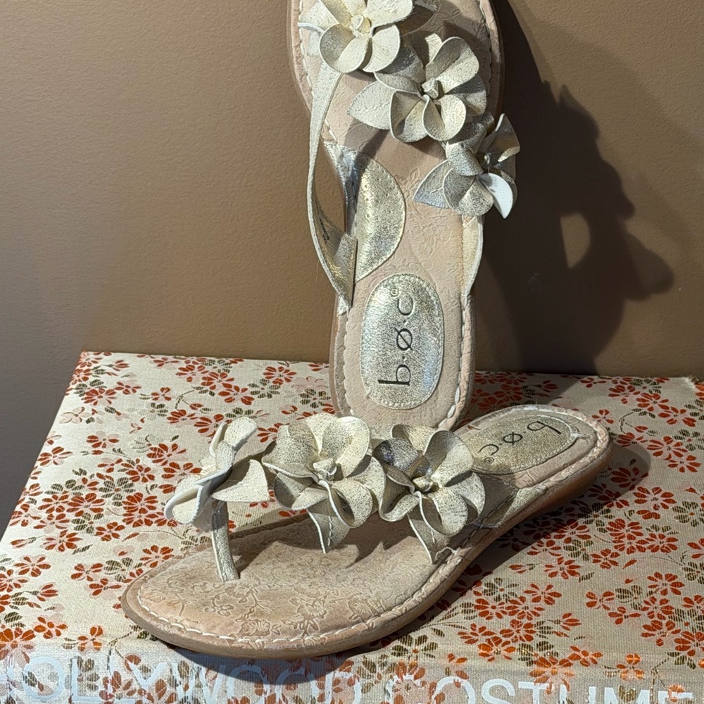 Born Concept b.o.c. Sandals with Decorative Flowers